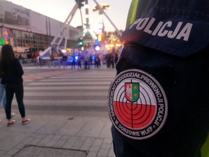 Policjant z naszywką Samodzielnego Pododdziału Prewencji Policji w Gorzowie Wielkopolskim