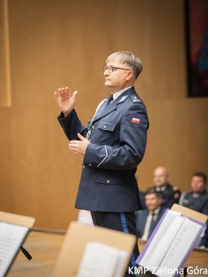 Dyrygent Reprezentacyjnej Orkiestry Policji z Komendy Głównej Policji w Warszawie