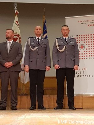 Policjanci którzy otrzymali odznaczenia honorowych dawców krwi