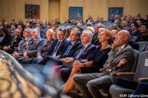 Uśmiechnięta publiczność