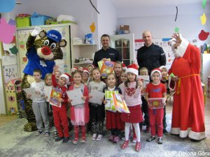 Zdjęcie Policjantów z dziećmi