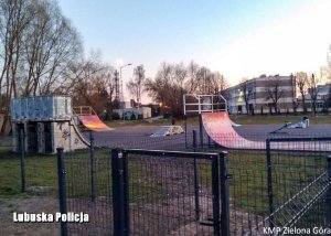 Zachód słońca w skate parku