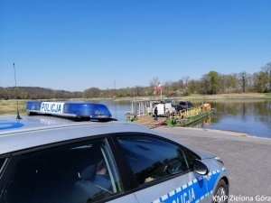 Patrol w czasie sprawdzania obowiązujących przepisów.