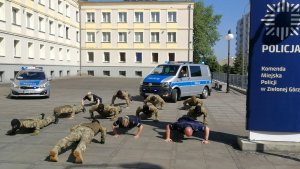 Pompki w wykonaniu naszych policjantów i policjantek.