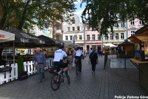 Patrol rowerowy pilnujący porządku na Winobraniu.