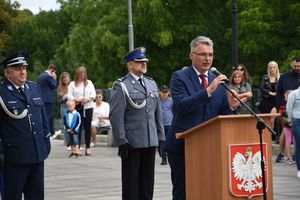 Prezydent miasta wygłasza przemowę.