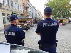 Policjanci na służbie.