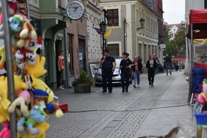 Policjanci na patrolu.