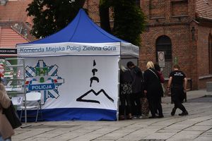 Stanowisko Komendy Miejskiej Policji w Zielonej Górze.