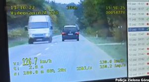 Moment ujęcia pirata drogowego który jechał ponad 120km/h