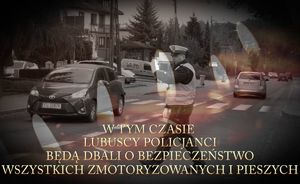 Policjant pilnuje ruchu drogowego