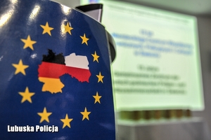 Zdjęcie ukazujące współpracę polskich policjantów z niemieckimi.