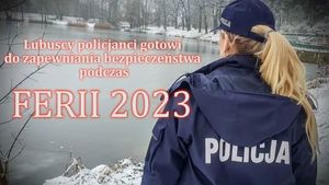 Policjantka na tle zamarzniętego jeziora.