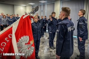 Policjanci podczas uroczystego ślubowania.