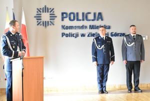 Policjanci podczas ceremonii awansu na komendanta