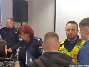 Policjanci promujący swój zawód