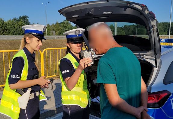 Kierujący prowadzący pojazdy po alkoholu wciąż są zagrożeniem na naszych drogach