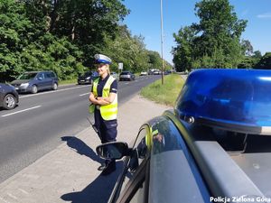 Policjantka Ruchu Drogowego na jednej z ulic Zielonej Góry