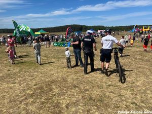 Policjanci na pikniku w Przylepie