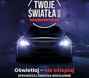 Plakat z samochodem z włączonymi światłami i napisem Twoje światła nasze bezpieczeństwo, oświetlaj nie oślepiaj, sprawdzaj światła regularnie