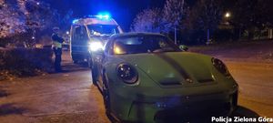 Zatrzymane przez policjantów porsche bez przednich tablic rejestracyjnych