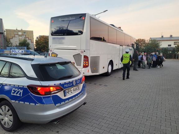 AUTOBUS SPRAWDZONY PRZEZ POLICJANTÓW – WYCIECZKA BEZPIECZNIE ODJECHAŁA