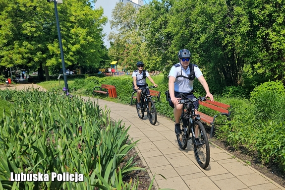 Policjanci blisko mieszkańców - patrole rowerowe gotowe do działań