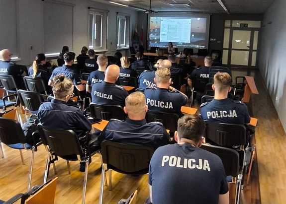 Wspólna walka z przemocą i przestępczością – policjanci szkolą się pod okiem ekspertów