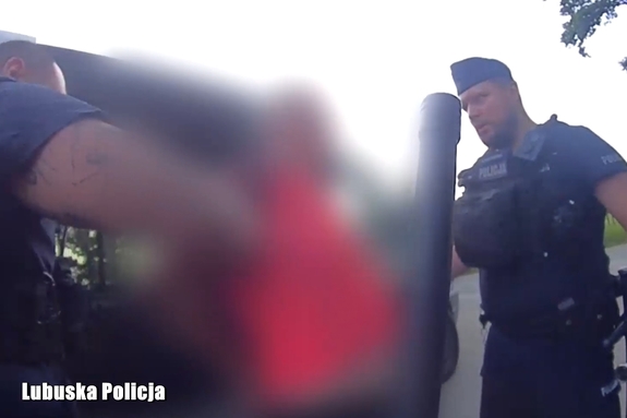 Skuteczne zatrzymanie pijanego kierującego w oku policyjnej kamery