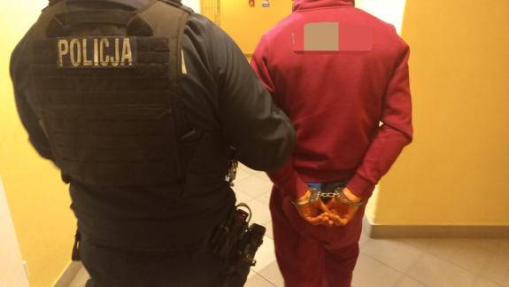 Skuteczne działania sulechowskich policjantów – włamywacz do sklepu zatrzymany skradzione przedmioty odzyskane