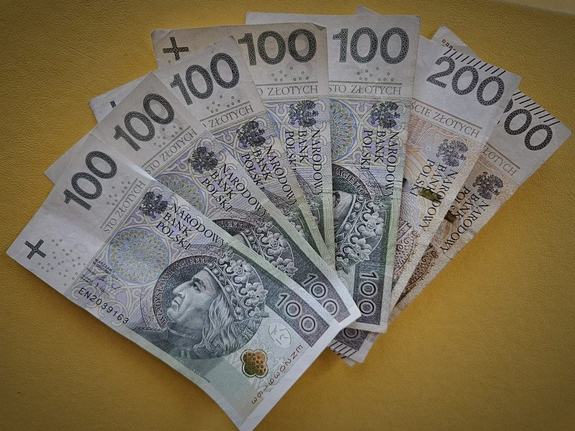 Fałszywy bankier wyłudził pieniądze! Mężczyzna wziął kredyt i stracił 118 tysięcy złotych! PRZECZYTAJCIE!