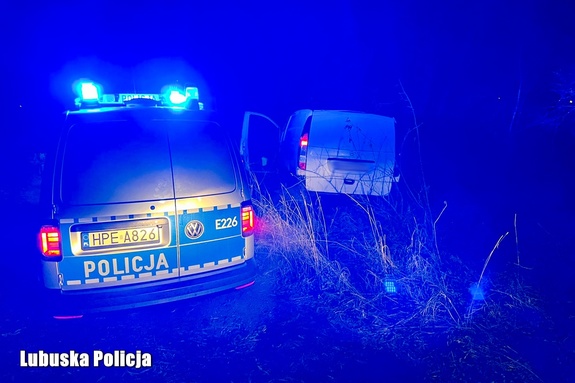 Nocny pościg w Zielonej Górze. Policjanci zatrzymali kierowcę z trzema zakazami i dwoma listami gończymi