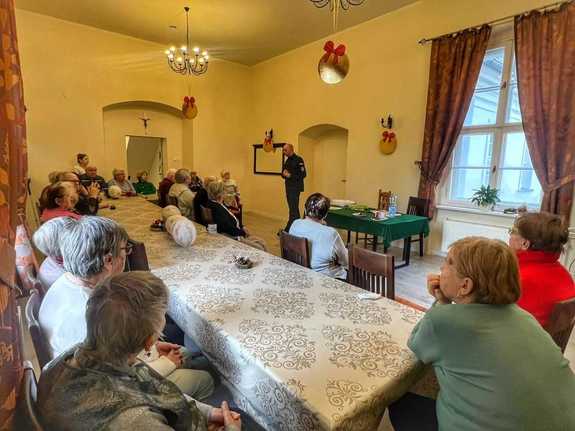 Seniorzy (nie przypadkowo) w centrum uwagi policjantów