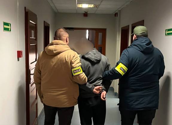 Zatrzymany przez policjantów z torbą pełną środków odurzających