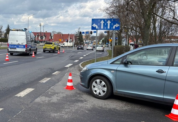 Rozbite auta konsekwencją złamanych przepisów – uważajmy na drogach!